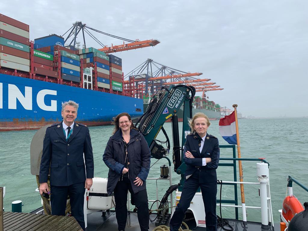 Van de speedboten tot de speurhonden: vandaag lieten we allerlei aspecten van ons werk bij de <a href="/Douane/">Douane</a> zien aan staatssecretaris De Vries. Fijn dat ze langskwam om ons werk in de haven van Rotterdam te bekijken.

@Stas_TD dank voor je komst!
