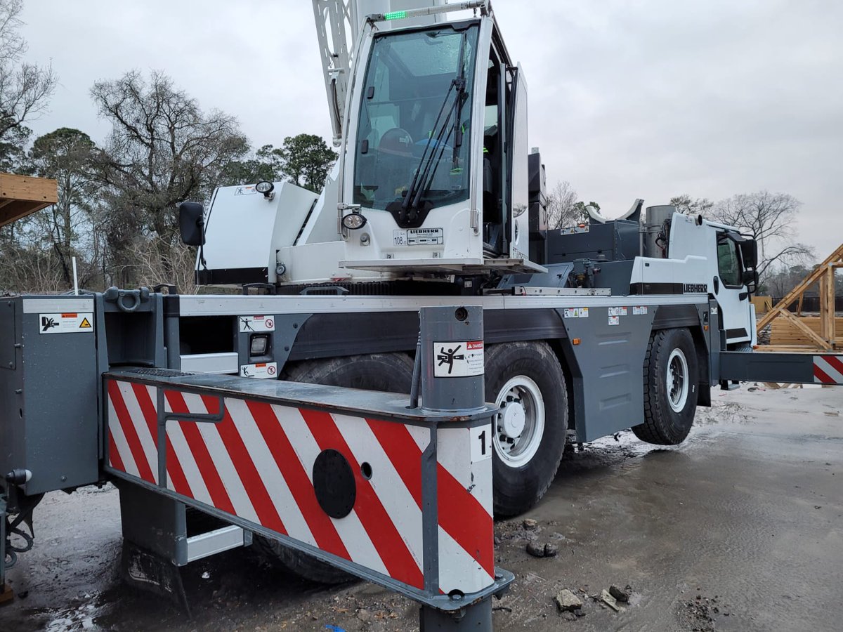 WmOBrienGroup's tweet photo. Photos from our team in Houston, Texas, USA. where they recently completed a housing project with the LTM 1060 Mobile Crane.

https://t.co/0cQGS3WFKi

#cranehire #planthire #heavylift #safelift #safelifting #usa #usprojects #windpower #housingprojects #wmobriencranes #cranes https://t.co/klRqXbeyrW