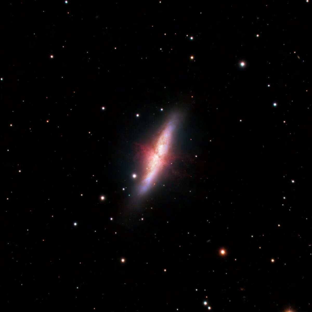 MathCancer's tweet photo. Hey #Astrophotography peeps! Please help me choose a version of #Messier82.
Left: RGBHOO, using "add-scale" normalization
Right: HaRGB1, using "multiply" normalization
Both use 7 hours of L-Pro + 9 hours of L-extreme, with differences in @AstroPixelProc color Processing. https://t.co/Ncw7z0G7lT