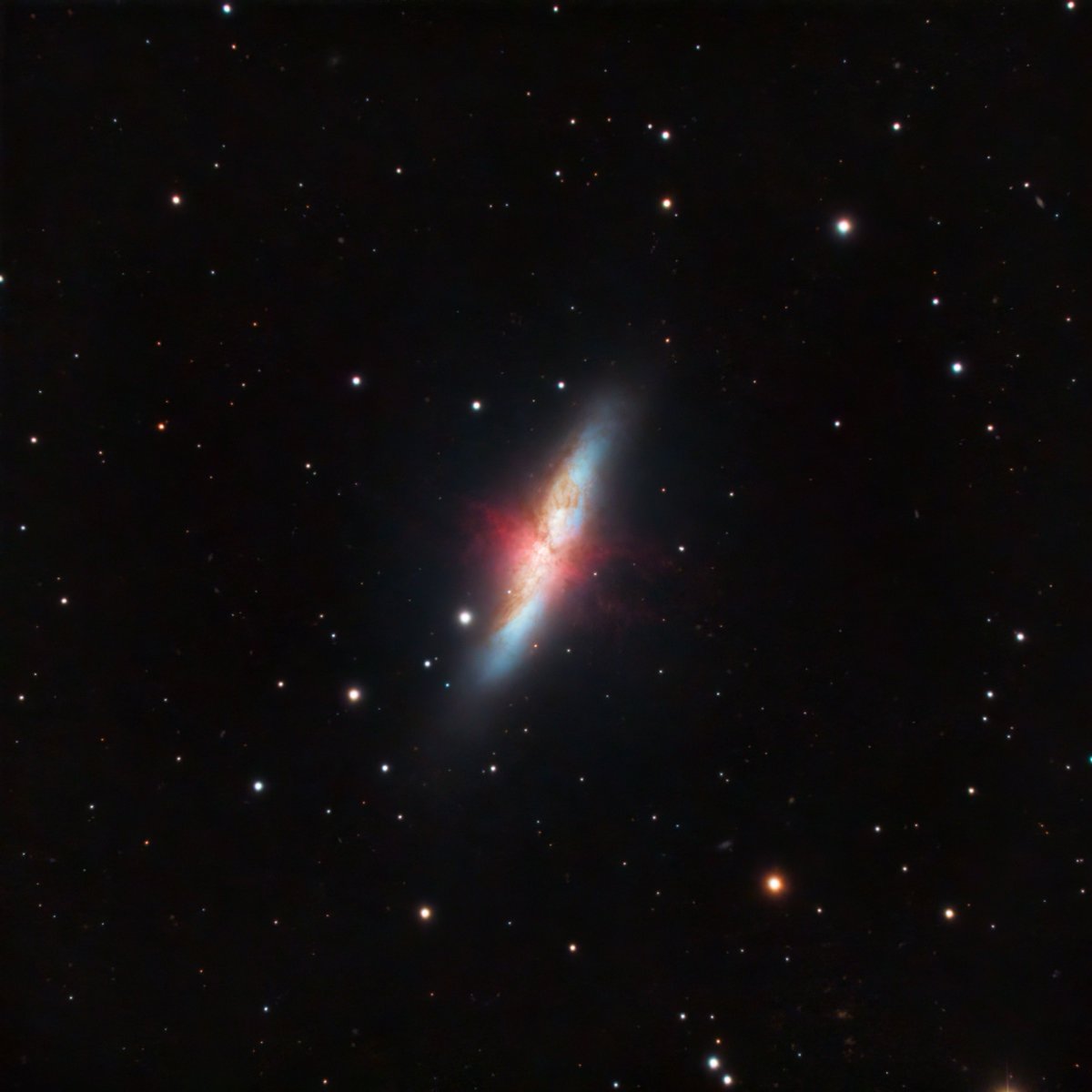 MathCancer's tweet photo. Hey #Astrophotography peeps! Please help me choose a version of #Messier82.
Left: RGBHOO, using "add-scale" normalization
Right: HaRGB1, using "multiply" normalization
Both use 7 hours of L-Pro + 9 hours of L-extreme, with differences in @AstroPixelProc color Processing. https://t.co/Ncw7z0G7lT