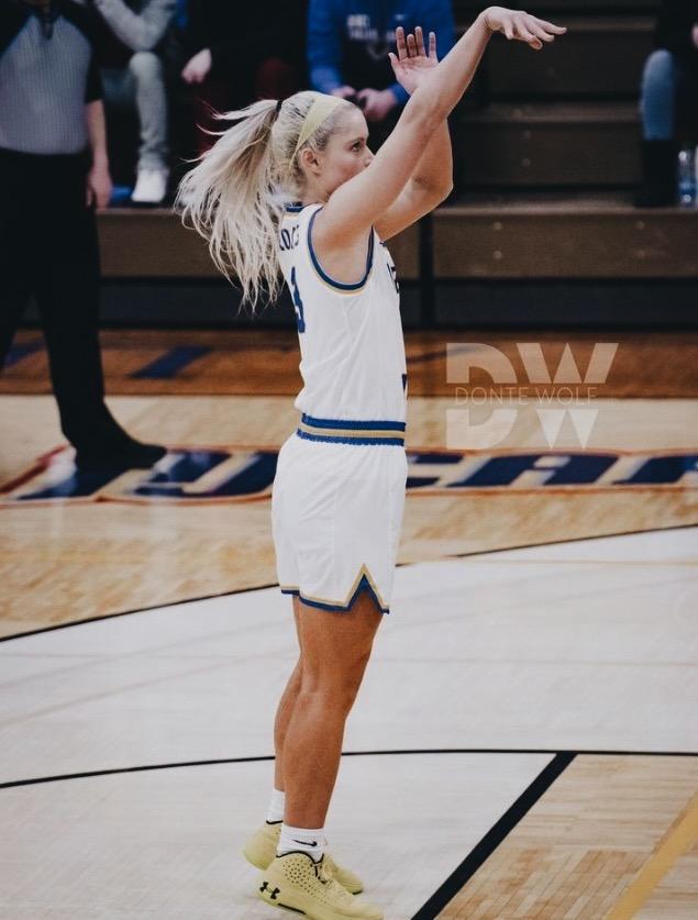AHungerholt's tweet photo. Any college looking for a shooting guard who can play physical defense? DM if you want Haley's contact info. https://t.co/ZCKbxdanTU