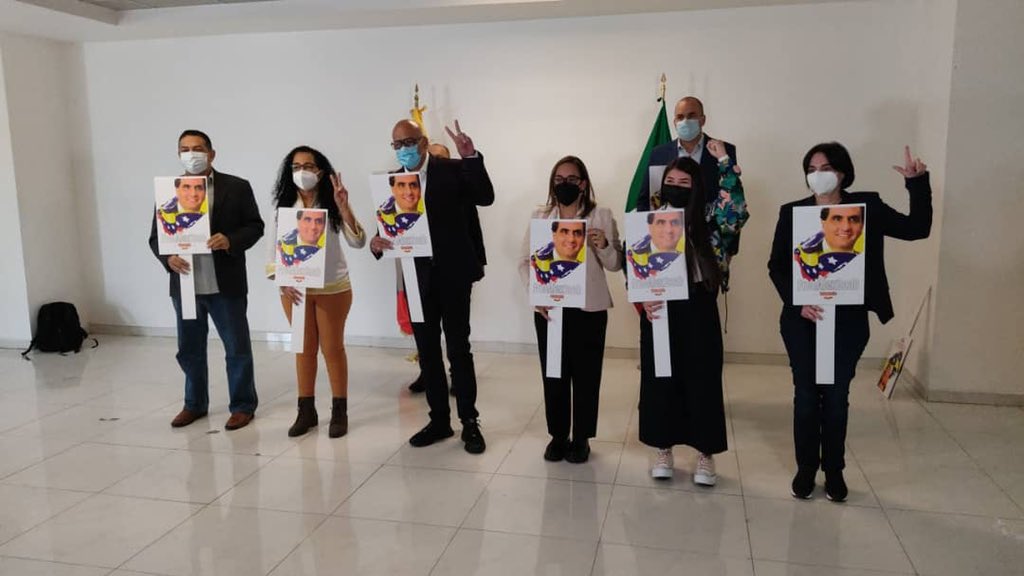 pburelli's tweet photo. Terremoto 9.5 (Richter) en Miraflores 🇻🇪 | Revelación de Fiscalía Federal 🇺🇸

Alex Saab era colaborador de la @DEAHQ, había entregado información sobre sus actividades ilícitas y dinero de ellas. Esto pone a Maduro, a Cilia y a los hnos. Rodriguez a correr.

#FreeAlexSaab 😂😜 ⬇️ https://t.co/W6YOqn8QKV