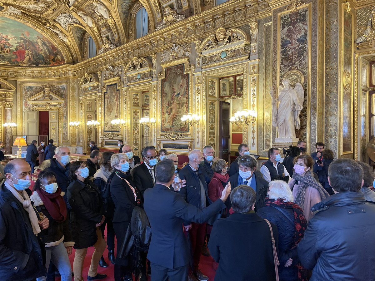 Très heureux d’avoir accueilli avec <a href="/brunobelin/">Bruno BELIN</a> l’ami <a href="/BPeterlongo/">Bernard Peterlongo</a> et son équipe de #SaintBenoit au <a href="/Senat/">Sénat</a> !