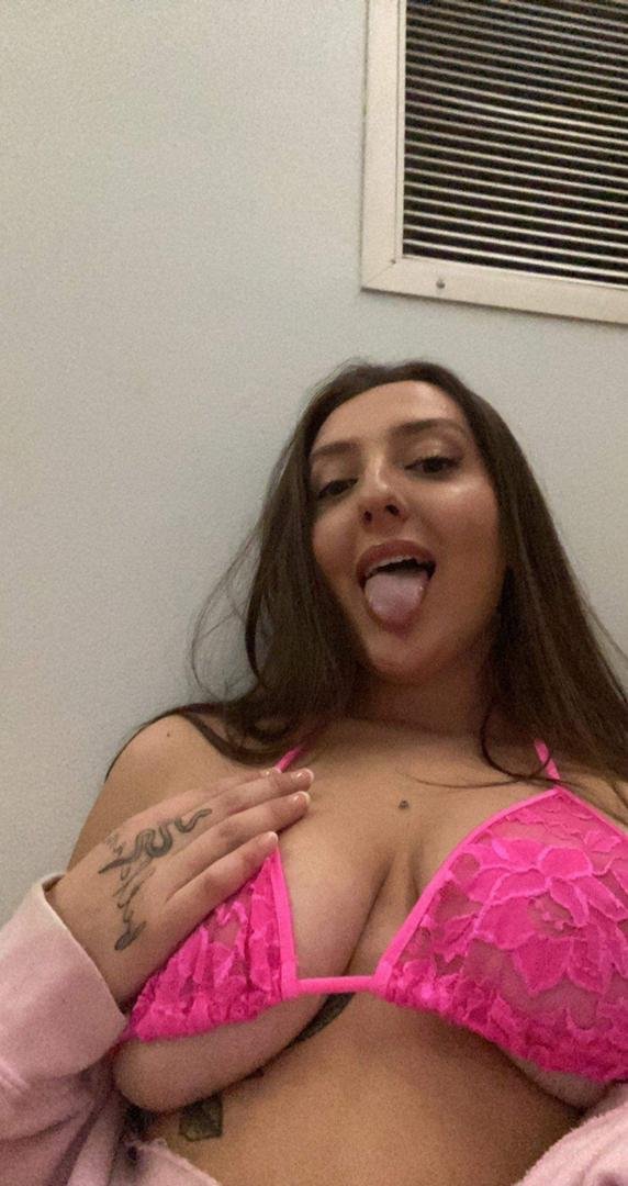 b_hoades's tweet image. Content available dm