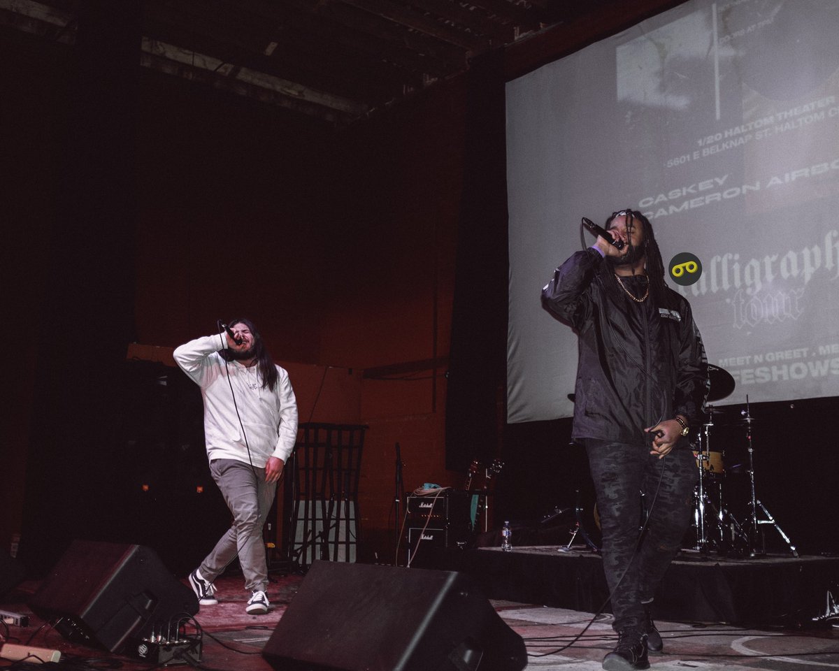 AeronotiqzInfo's tweet image. Photos from the #CalligraphyTour with @caskeysnotdead &amp;amp; @CameronAirborne 

🗓 Jan 20th, 2022
📍 Fort Worth, TX
📸 @reelbump 

The tour continues this month!
Feb 25th - Jacksonville, FL
Mar 12th - Denver, CO

Tickets, Merch, Meet N Greet at AEROLIFESHOWS.COM