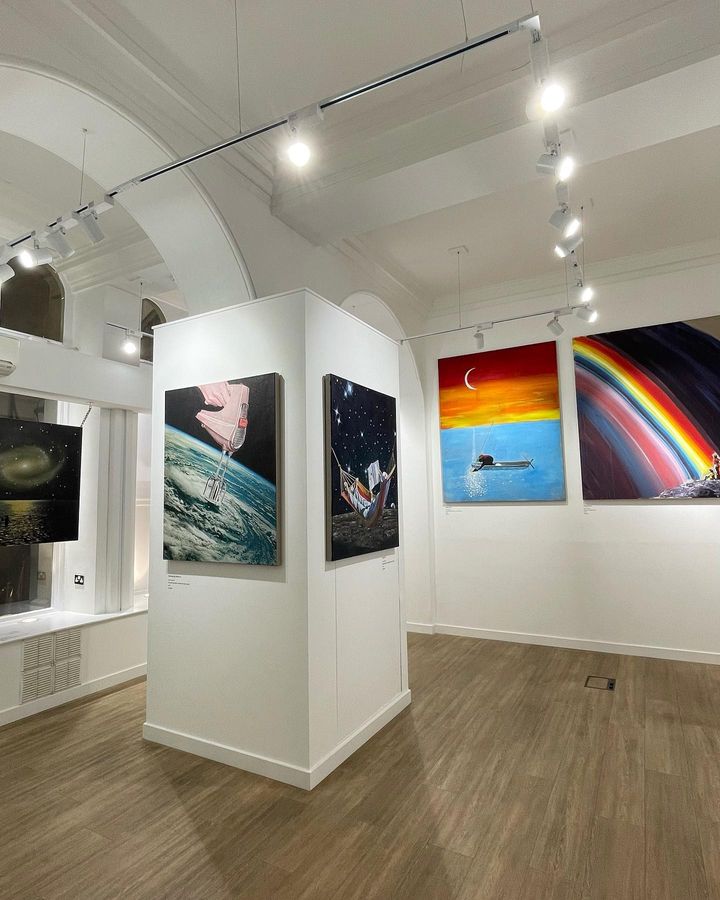 Redeightgallery tweet media