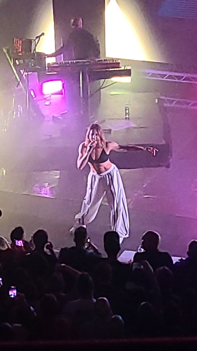 What a concert...shes amazing and those abs!! #fit <a href="/MelanieCmusic/">Melanie C / Mel C</a>