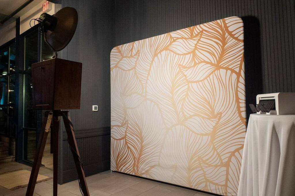 BoothEasy's tweet image. Colors, design, and fun experiences are what we love about events! Our Iconic photo booth with the glamour experience looks good even with color backdrops and photos. No need to stay with just black and white, choose from one of our many beautiful backdr… instagr.am/p/CaDVxWFpKWq/