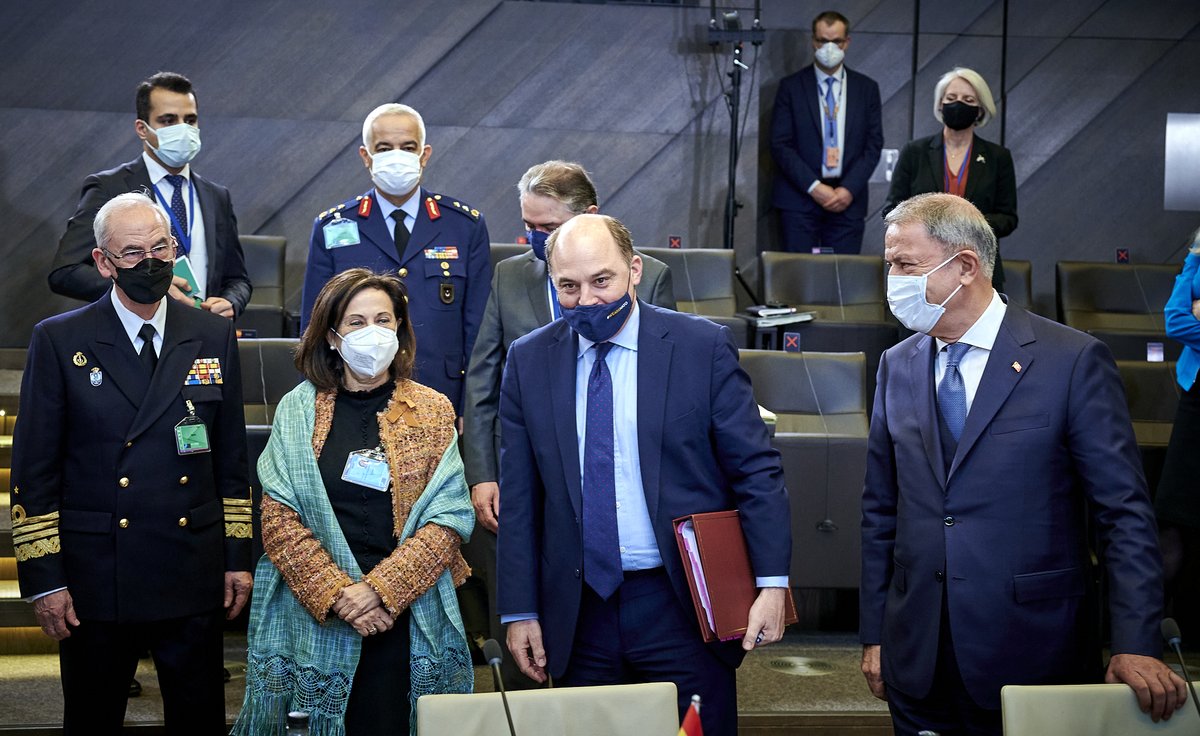tcsavunma's tweet photo. Millî Savunma Bakanı Hulusi Akar, NATO Karargâhındaki ikili görüşmelerin yanı sıra "Külfet Paylaşımı, Kaynaklar ve Stratejik Konsept" konulu oturuma da katıldı.
#MSB #HulusiAkar https://t.co/mhiQkLsmzi