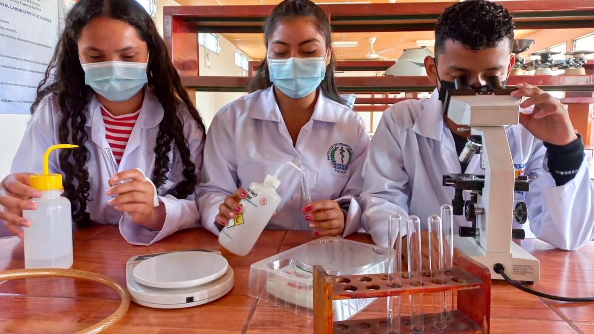 minjuve2's tweet photo. #Minjuve ||  🔬 Exposición del Mundo Microbiológico 🦠 para aportes de nuevas alternativas en la salud y la ciencia.  
Laboratorio de Biología UNIJJAR, Managua #Nicaragua https://t.co/qZeeTGtpjE
