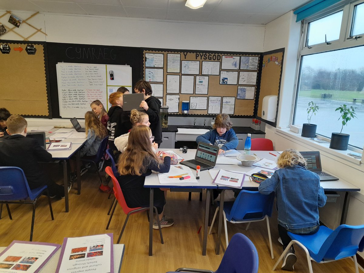 Pennardprimary's tweet photo. Dosbarth Three Cliffs have been researching, discussing, writing, designing and voting on a new scheme of work #pennHum #inquiry https://t.co/nToim9u4ys