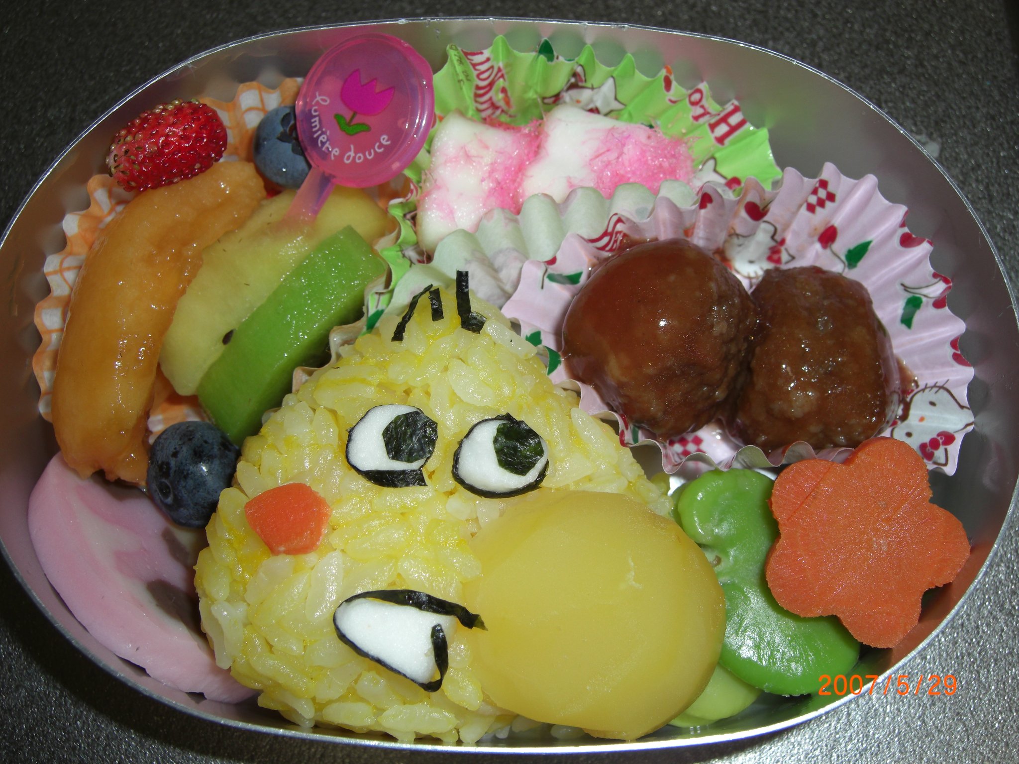 ゆき お弁当 懐かしのお弁当編 でこぼこフレンズ はなはなマロン 07年 長女幼稚園弁当 お風呂場用ポスターを貼っていて 名前当てみたいなことしていた気がする 鼻に使った栗の甘露煮が好きで 本物より可愛く作ってる キャラ弁 でこぼこ