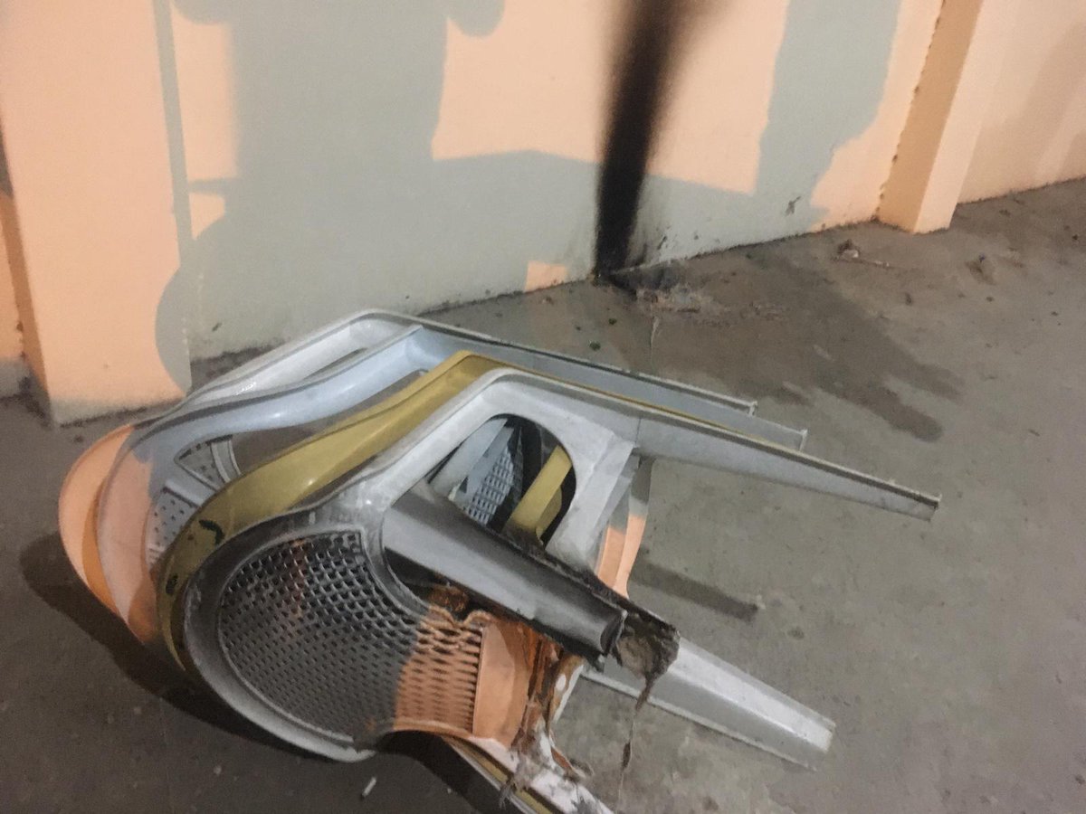 dempartiadana's tweet photo. Adana Yüreğir İlce Binamıza Molotoflu ve silahlı saldırı düzenlendi. Saldırının hemen fark edilmesi yangının büyümesini engelledi. Şu an olay yeri inceleme ilçe binamızda... Gerekli açıklama yarın yapılacaktır. 
@TulayHatim 
@kemalpekoz
@HDPgenelmerkezi https://t.co/qLUnmECZMh