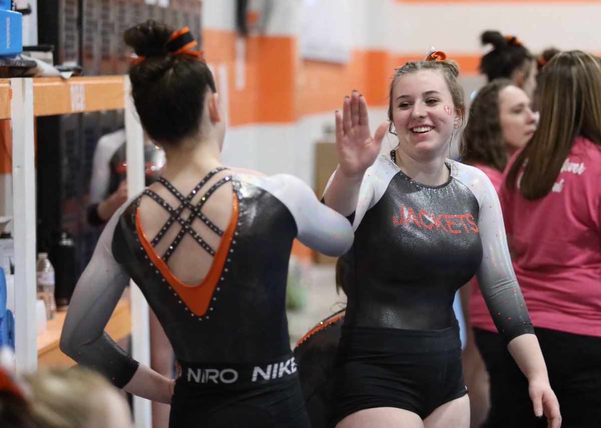 Rockwall Lady Jackets took on Round Rock today and won! Gearing up for a run for state in 2022! #JFND | @rhsgirlsgym