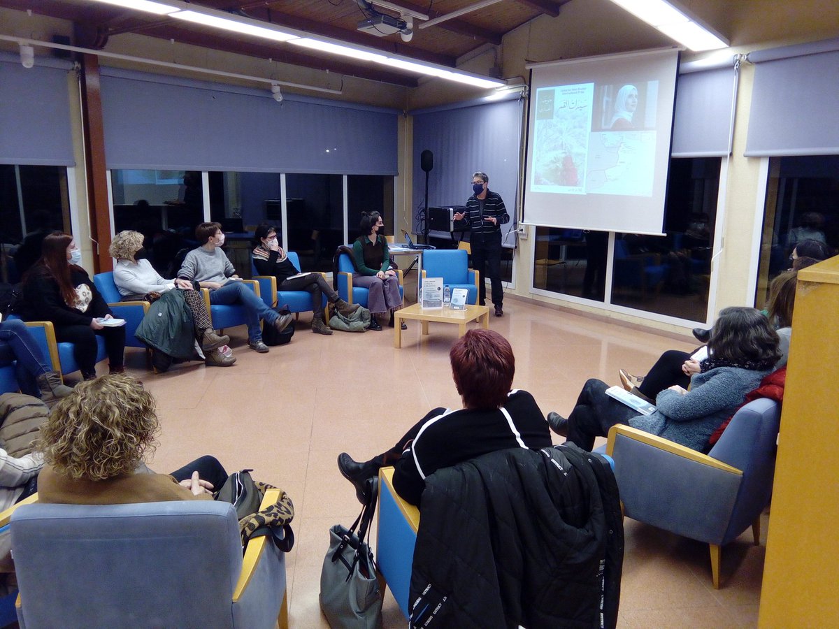 meriwave_'s tweet photo. A la sessió d'avui del club de lectura Dones que escriuen hem tingut el privilegi de comptar amb la Margarita Castells @CribalM, traductora de 'Cossos celestes', la lectura d'aquest mes. Ha set molt guai! 😬 https://t.co/Q7vk08K7p2