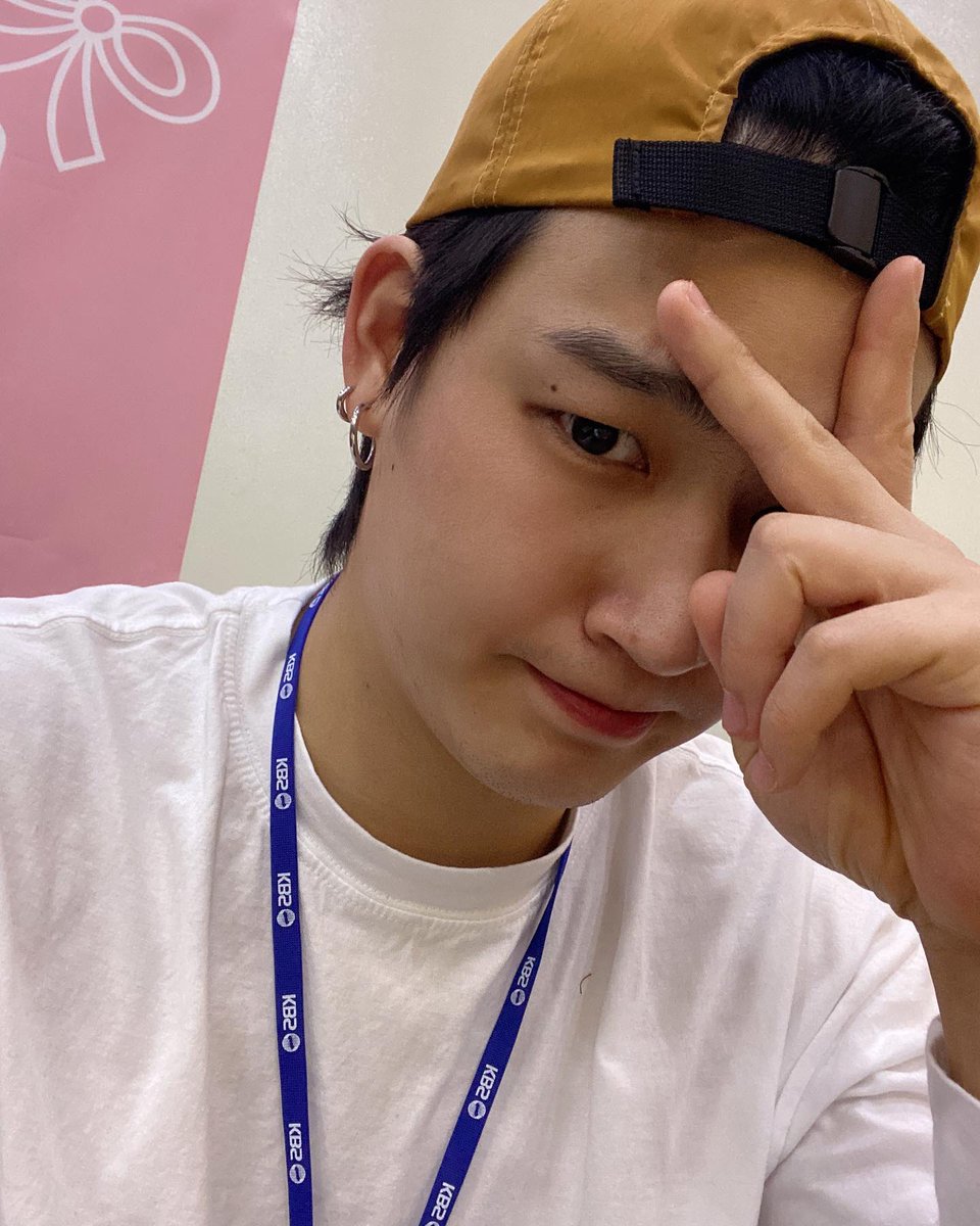 archive_Jaebeom's tweet photo. 뽐디 JAY B 
(the last photo 😆)

#뽐하인드
#JAYB #제이비 @jaybnow_hr https://t.co/TDLjGVRDT5