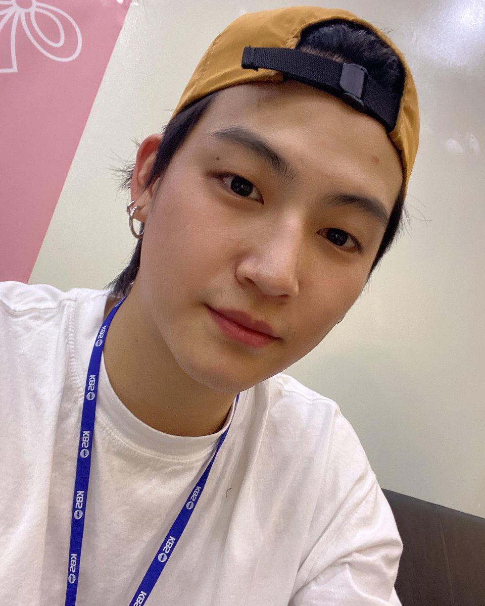 archive_Jaebeom's tweet photo. 뽐디 JAY B 
(the last photo 😆)

#뽐하인드
#JAYB #제이비 @jaybnow_hr https://t.co/TDLjGVRDT5