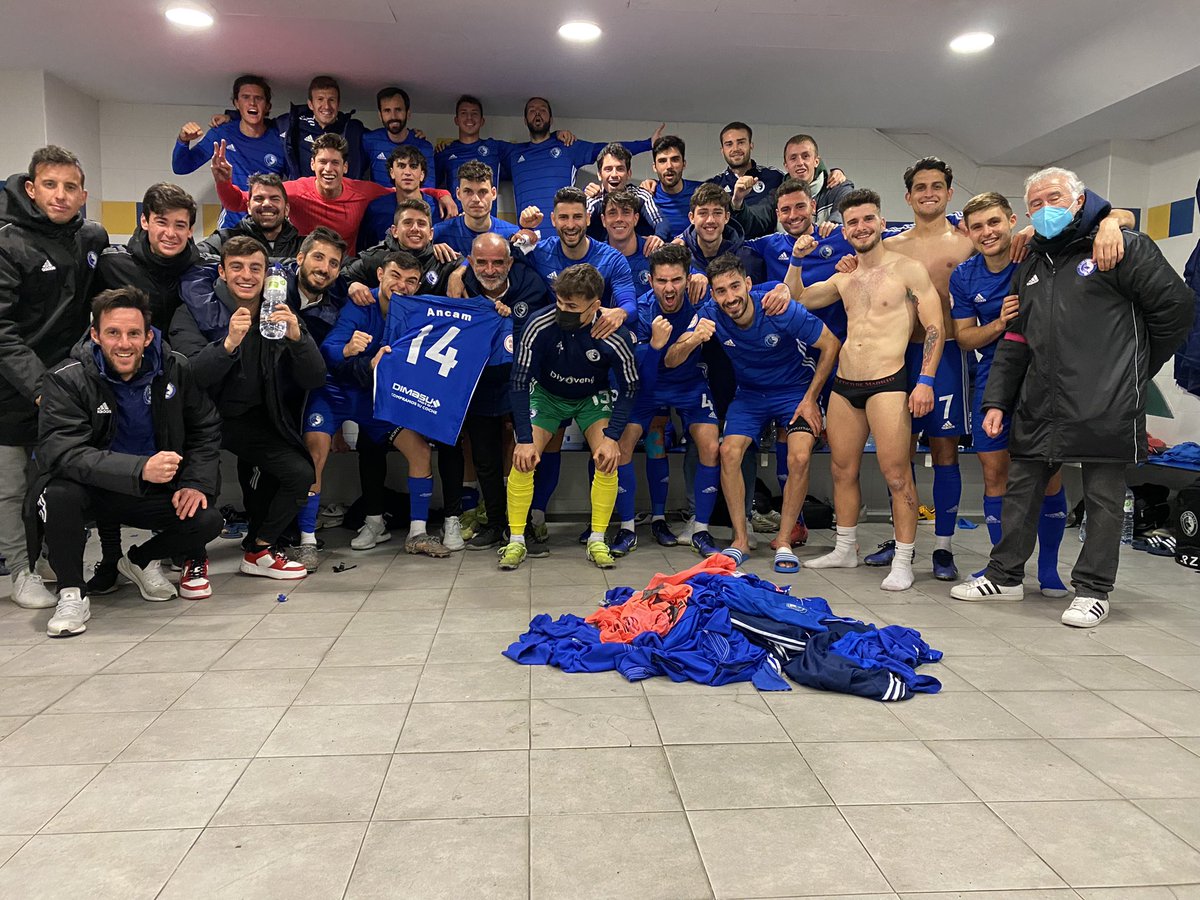 PRIMER EQUIPO| Nuevo ➕3️⃣. Esta vez en casa. De nuevo, ante nuestra afición.

Y otra portería a 0.

Por eso, se merece una foto de celebración, de felicidad, de alegría,…de la GRAN FAMILIA que forma este GRAN EQUIPO.

#CorazonAzul | 💙
#QueTodoVuelvaAEmpezar