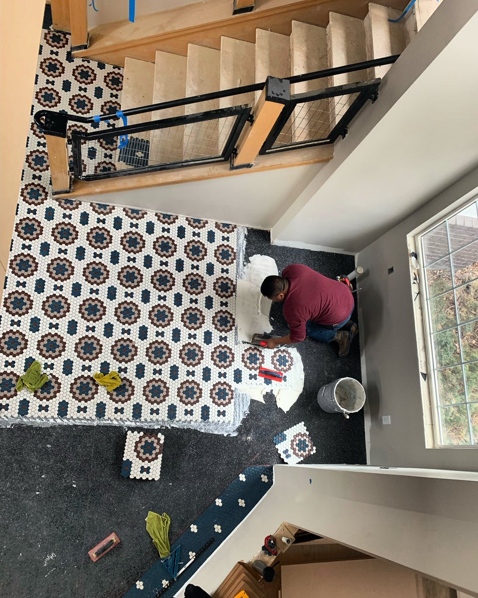 We are loving this custom Keystone tile floor from Daltile in one of our current projects. 
•
•
•
#paradigm #flooring #customflooring #keystones #daltile #contractors