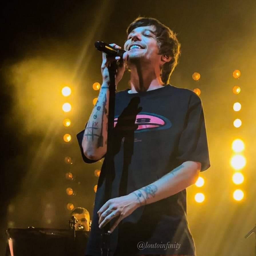 amystomhomk's tweet image. Gracias por salvarme de todas las maneras posibles

I vote #Louies for #BestFanArmy at the #iHeartAwards