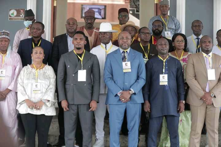 MediaSanaga's tweet photo. 🔴 ⚽ 🇨🇲 [ Session Ordinaire de la #FECAFOOT]
Session ordinaire du comité exécutif tenue ce jour à Limbé. 
Le président de la #Fecafoot a 72h pour décider de l'avenir du sélectionneur Antonio Conceiçao à la tête des Lions indomptables. #TeamCameroon

@SamuelEtoo
@FecafootOfficie https://t.co/pjCnbpiCVZ
