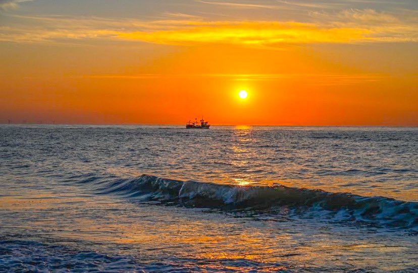 Sunrise in Broadstairs What would <a href="/Rick_Stein/">Rick Stein</a> say to this pic ?#beach #sunrise #broadstairs #kent  <a href="/AP_Magazine/">Amateur Photographer</a> <a href="/coastmag/">Coast Magazine UK</a> <a href="/EnglandCoastal/">King Charles III England Coast Path</a> <a href="/StormHour/">#StormHour</a> <a href="/metoffice/">Met Office</a> <a href="/ThePhotoHour/">#ThePhotoHour</a> <a href="/DigitalCameraW/">Digital Camera World</a> <a href="/VisitSEEngland/">Visit South East England</a> <a href="/MCA_media/">Maritime and Coastguard Agency</a>