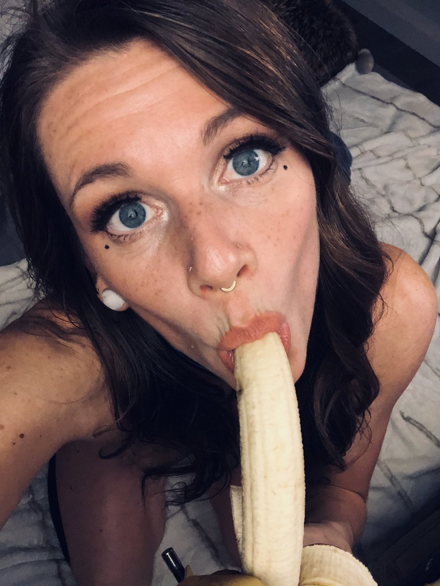 quinn_sable's tweet photo. Playtime from 3-6pm PST this eve on Chaturbate @quinn_sable
🍌 🍌 🍌 
I’m teaming up with an absolute BABE this Friday for a very special show!! So excited for this one…🔥🔥

#nude #naked #chaturbate #onlyfans #babe #girlongirl https://t.co/HAZ0Bguh3u