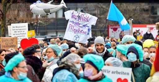 nothankyou_16's tweet photo. zeit: „Freiheitchen“ der 'Impfdiktatur': Von Scholz geplanter #Freedom_day ist üble #Mogelpackung
https://t.co/iYO5cYZi8l https://t.co/jTLwHZ9nSW