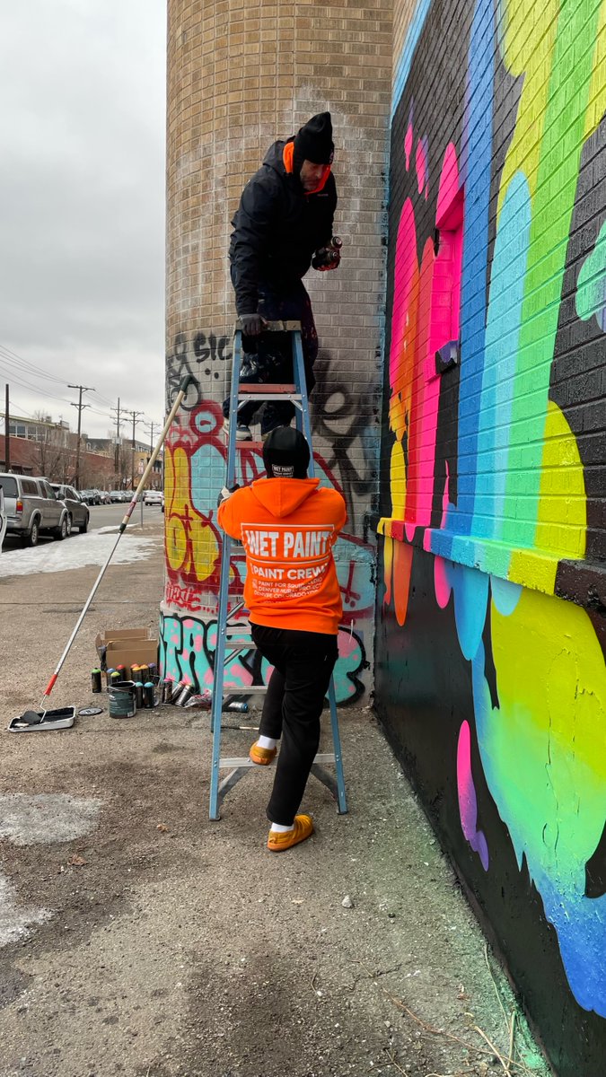 squiggleDAO's tweet image. DAY 2 coming to a wrap.

@persueone in Denver with @frensHouse knocking out this #SquiggleMural

#bunnykitty #cancontrol #mural #graffiti #streetart #chromiesquiggle #squigglenft @artblocks_io @ArtOnBlockchain