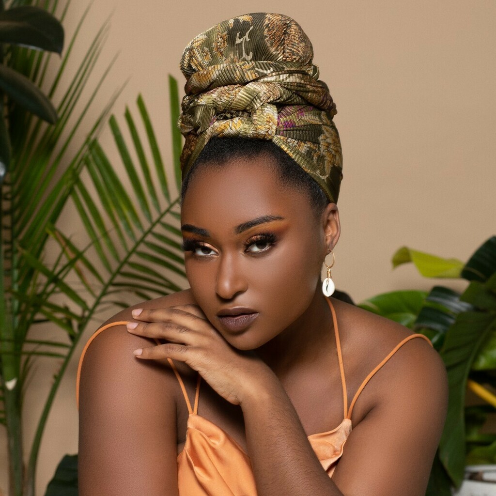 ceeceesclosetny's tweet photo. More ways to show some love to your hair coming THURSDAY night❣️
Text “cute” to 1-844-910-3493 and never miss a drop at https://t.co/pkig3jcFtL 👑
#teamceecee #ceeceesclosetnyc #blackownedbusiness #womanownedbusiness #womensupportingwomen #shesdope #sel… https://t.co/rN6kHhzqBo https://t.co/iu12AI6bmz