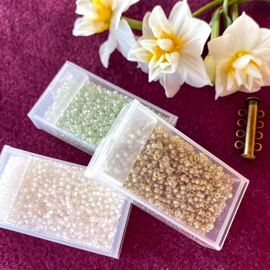 pocoInspired's tweet photo. What would you make with these? I’m thinking bracelet, but I think I’ll have to open up a bead magazine for some more ideas! 🧐🧐 https://t.co/av6QdlalOt https://t.co/LTj4zV4Frt
