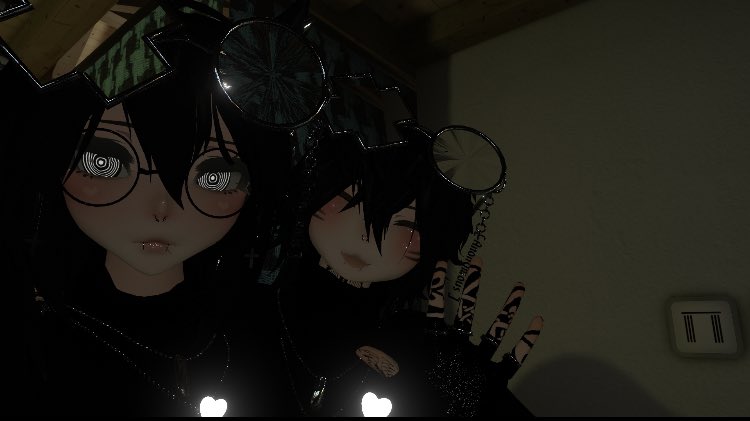 lilbug0223's tweet photo. @RiggedRight gotta be one of my favorite vrchat pictures https://t.co/6ObAfvADFf
