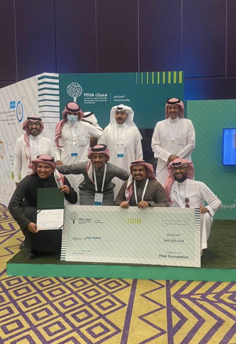 DarrajatiRiyadh's tweet photo. أعضاء مجلس الإدارة وكباتن #جمعية_دراجتي يستلمون جائزة المركز الأول في برنامج
 “بناء المنظمات الشبابية غير الربحية” 2021 التابع لمؤسسة محمد بن سلمان #مسك 
#الخير_يبدا_بك
#القطاع_غير_الربحي https://t.co/t7wzQgTOwi
