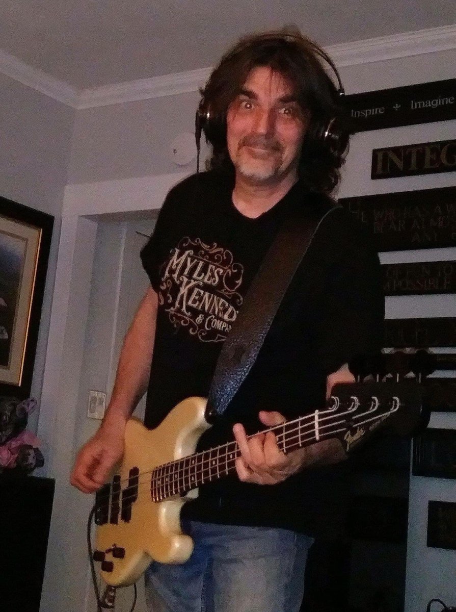 EdDosePhoto's tweet photo. Me playing Duff’s bass.  @DuffMcKagan https://t.co/JlibmFcxzG