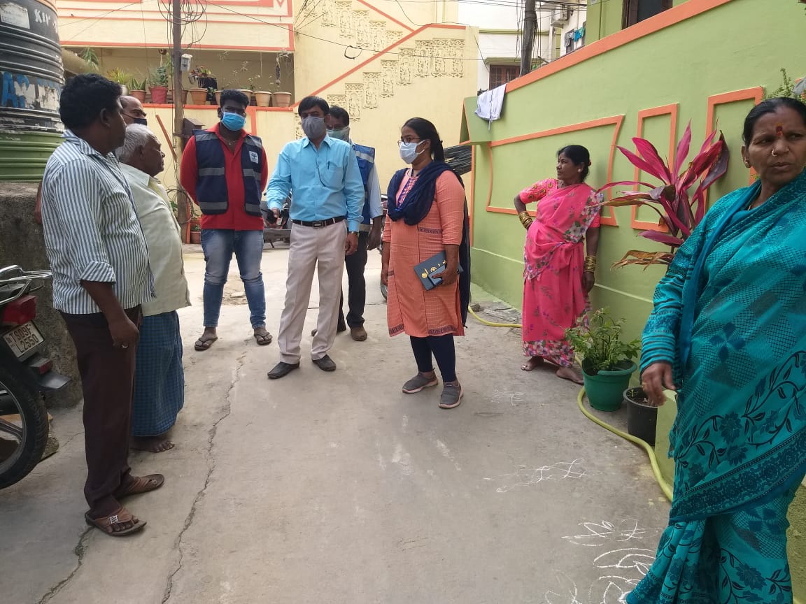 hmwssbmgrsrngr's tweet image. As a part of *బస్తీ పర్యటన* - *Tour @ Basti* ,interacted with local people of *BJR Nagar, yellamma gudi*, adrressed various *issues regarding water supply,sewerage &amp;amp; revenue*  along with Sewerage,Water supply Work Inspector,linemen,Meter Reader  under S.R.Nagar section,SD-3,O&amp;amp;M-6