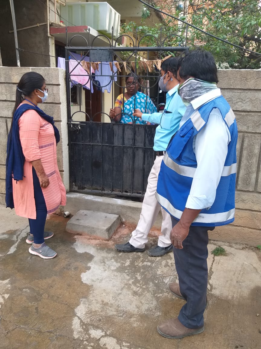 hmwssbmgrsrngr's tweet image. As a part of *బస్తీ పర్యటన* - *Tour @ Basti* ,interacted with local people of *BJR Nagar, yellamma gudi*, adrressed various *issues regarding water supply,sewerage &amp;amp; revenue*  along with Sewerage,Water supply Work Inspector,linemen,Meter Reader  under S.R.Nagar section,SD-3,O&amp;amp;M-6