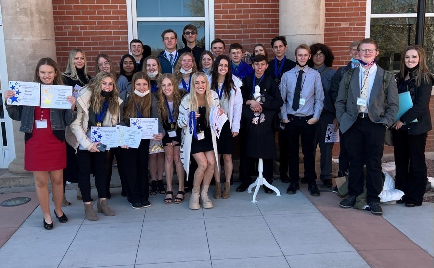 Sanford FBLA Qualifies 19 Students for State Competition sanfordschools.org/article/659724…