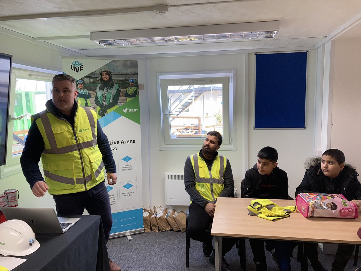 AlisonPower2's tweet image. Yesterday @BAMConstructUK had the pleasure of welcoming Years 5&amp;amp;6 pupils from Co-op Academy Delius to @TheCoopLive site. Thanks to James Hayden and Ella Usher who gave them a presentation/quiz on H&amp;amp;S but I think they may have enjoyed the building blocks and sandpit more!