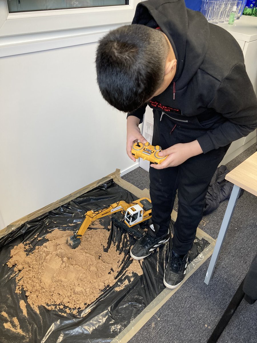 AlisonPower2's tweet image. Yesterday @BAMConstructUK had the pleasure of welcoming Years 5&amp;amp;6 pupils from Co-op Academy Delius to @TheCoopLive site. Thanks to James Hayden and Ella Usher who gave them a presentation/quiz on H&amp;amp;S but I think they may have enjoyed the building blocks and sandpit more!