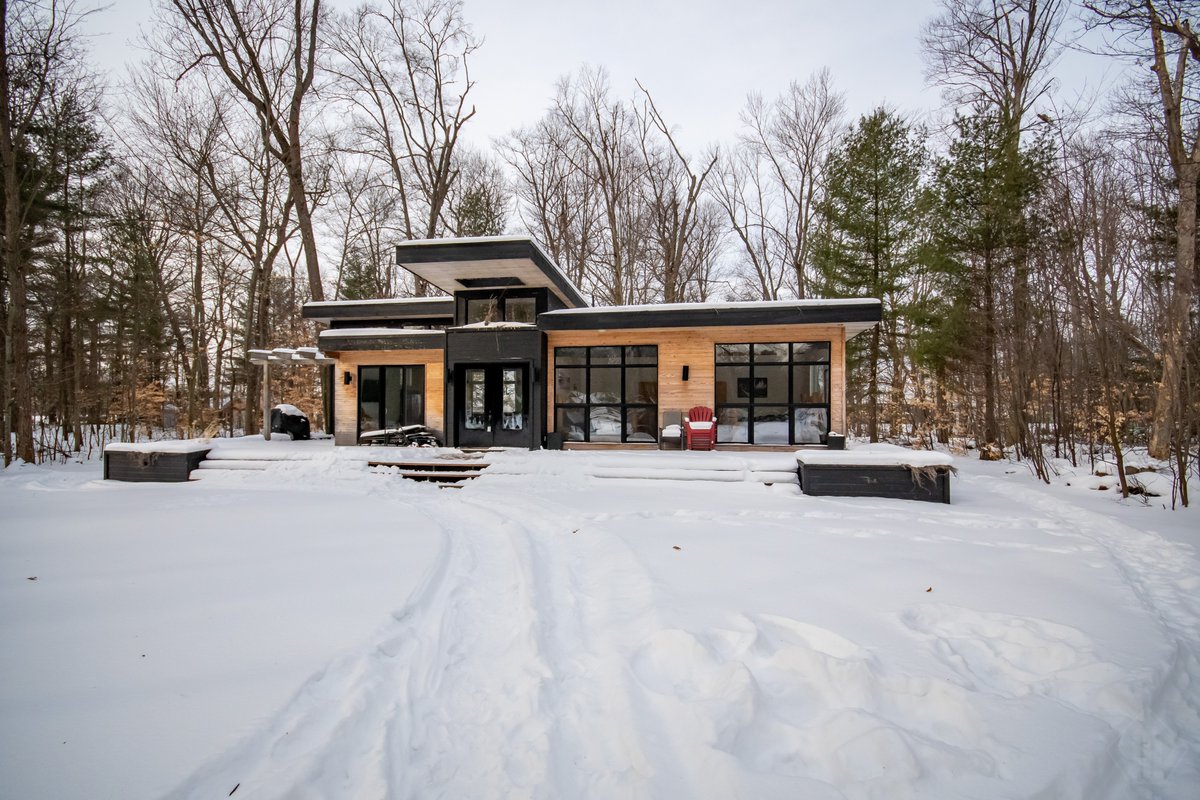 kellyfallis's tweet photo. FOR SALE🌟
McVittie Island Lake Muskoka 🐿🛶
✔️Move in Ready 🗝 
✔️3 Bed 🛏, 1 Bath 🚿
✔️One Slip Boathouse🏡 
✔️ Minutes Away from Landing with Deeded Parking Spaces 🚙
✔️ Excellent Investment with Proven Rental Income 💰 

Details here https://t.co/pRflYDNrKt https://t.co/dVvIk2FLzv