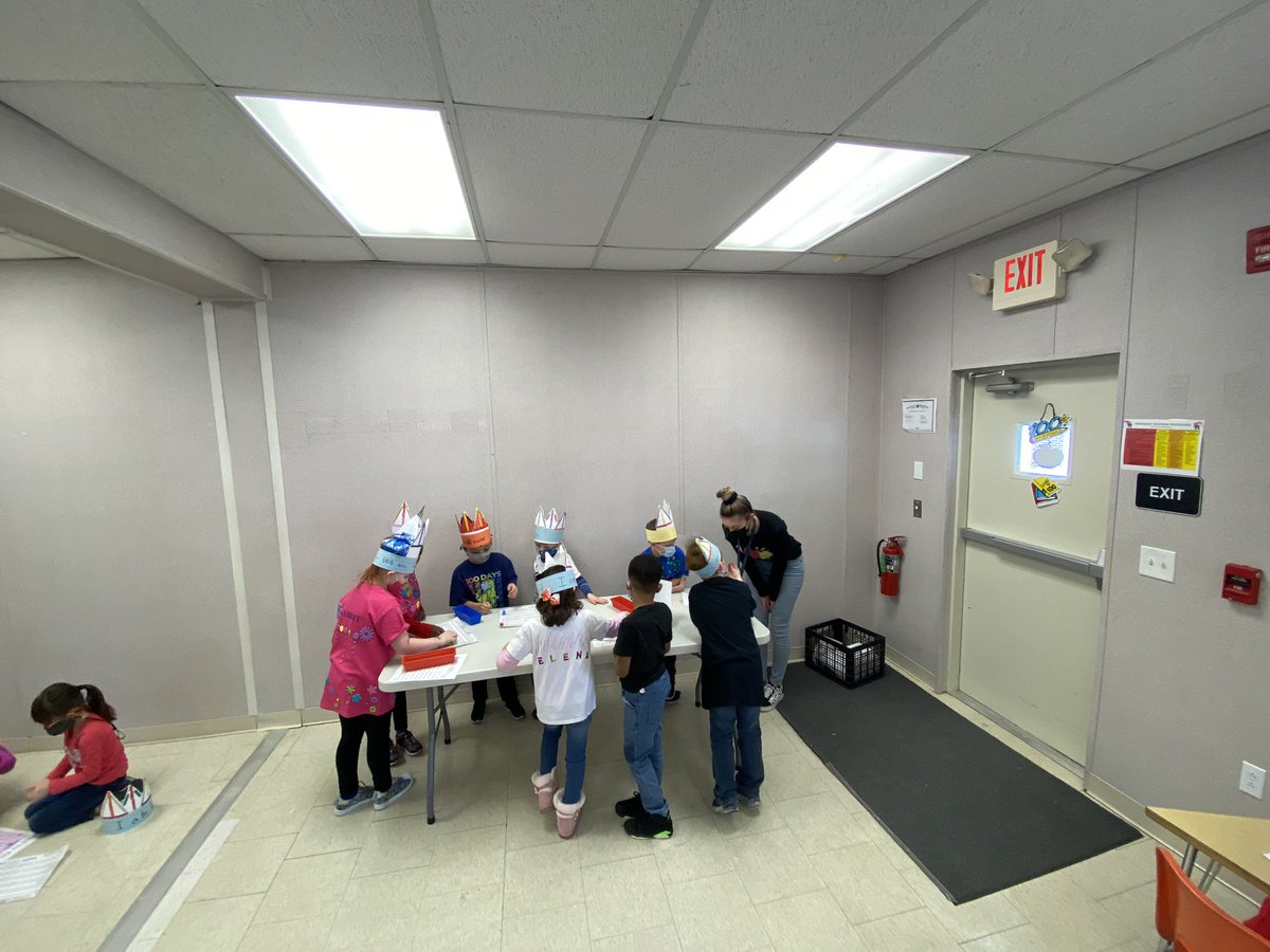 maplemere's tweet photo. Thanks to Ms. VanDewater, @bslorentz, and our primary classroom teachers for giving our kids an amazing experience today. 100 days of working with some incredible kids and their Champions. #whereeverychildhasachampion @mmlighthouse @MaplemerePTA @SHEAUnion @SweetHomeCSD https://t.co/E2jRcSKorm