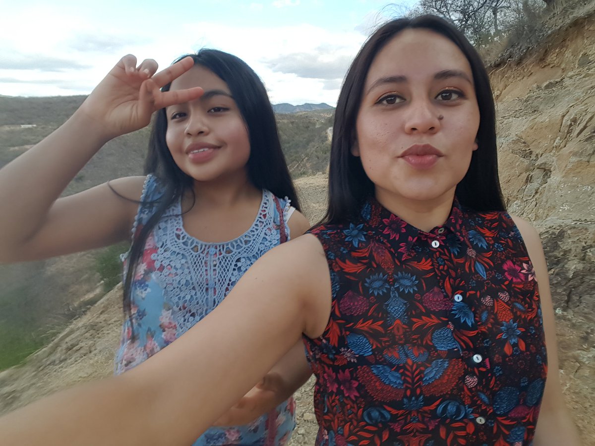 Berenicehmb's tweet photo. Con mi hermanita 🌵❤
#BuenDia
#FelizMiercoles
#México
#MexicoYElMundo https://t.co/g6N0L4Lv3k