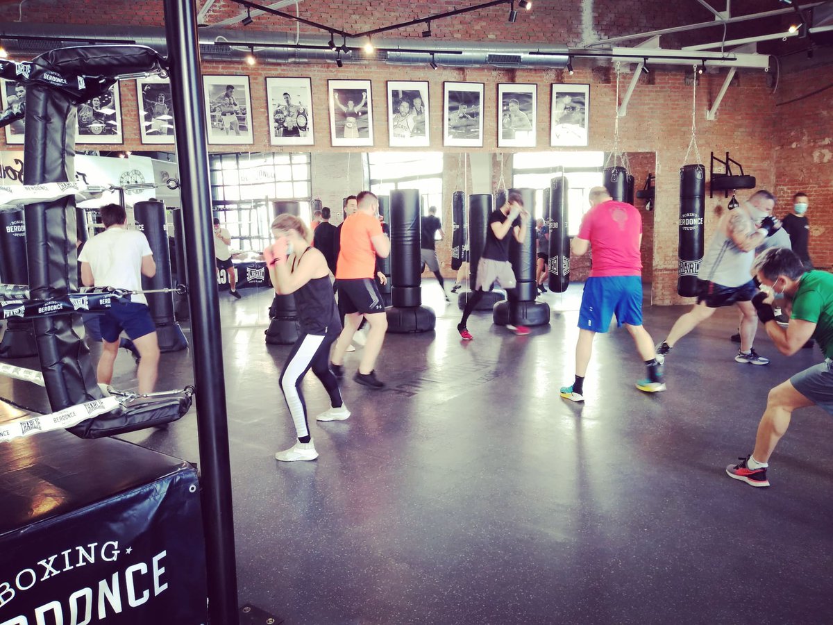 BoxingStudio's tweet image. Cada día el mundo se detiene y nosotros boxeamos!
Fight with Soul.
---------------
Clases dirigidas por Manel Berdonce:
- Seleccionador en Pekín 2008 y Londres 2012
- Medalla de la Real Orden del Mérito Deportivo
- Entrenador con tres estrellas AIBA, máxima calificación mundial.