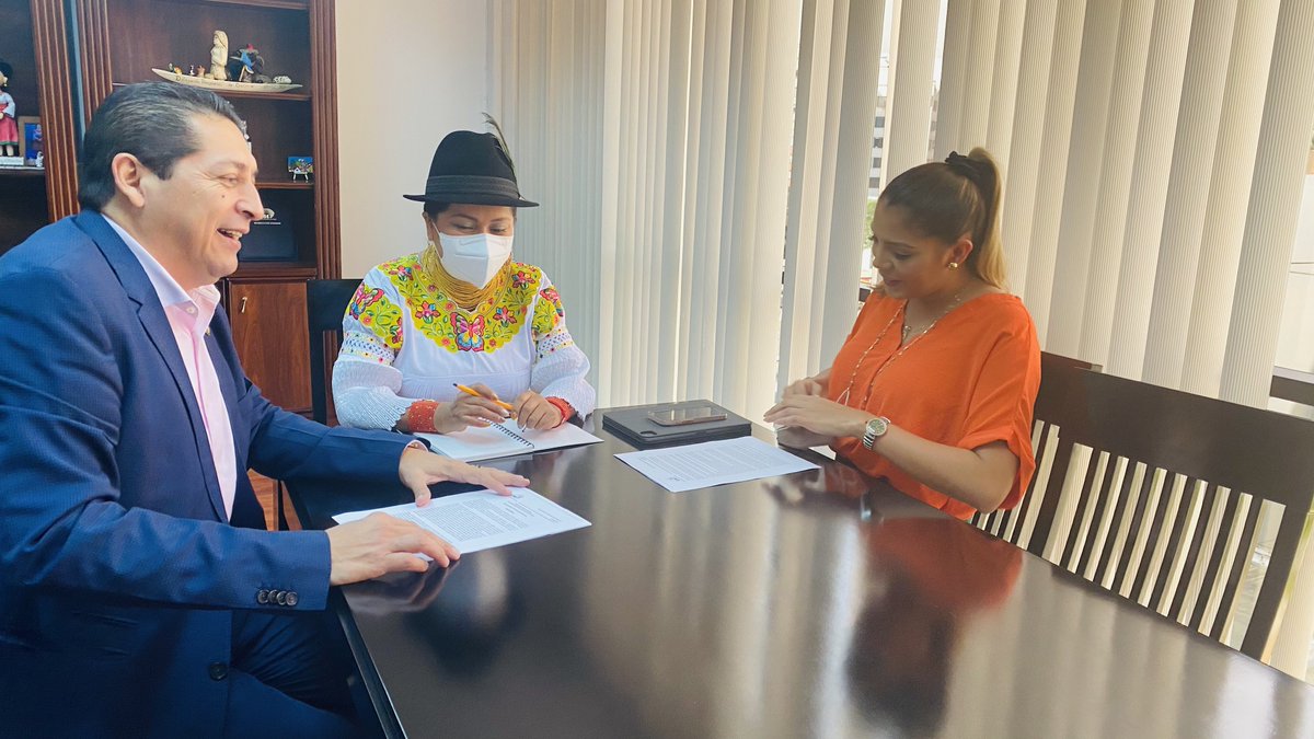 TROYA_Marco's tweet photo. 📍#Quito | @PoderFluminense
Reunión de trabajo junto a Esthela Acero, consejera del @cnegobec y a @Connie_maily directora de #PoderFluminense revisamos los procedimientos y pasos a seguir para continuar con la calificación de nuestro movimiento provincial 💪🏼 #LosRíosQuerido 🤍 https://t.co/KpvDzUrfa7