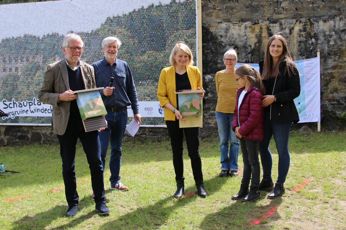 KIWindeck's tweet photo. KIWi bewirbt sich mit besonderer Malaktion um NRW-Ehrenamtspreis des Verband engagierte Zivilgesellschaft in NRW e.V. 
https://t.co/h3GyJKAFSh

@VEZ_NRW #windeck https://t.co/w8KU39qENP