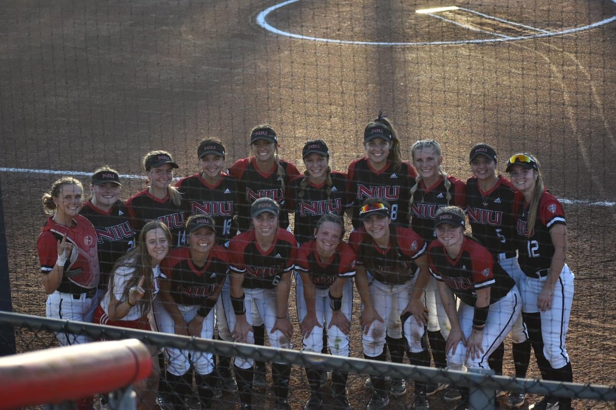 The Huskies were happy to be back in action this past weekend at Florida Atlantic! #YeeDoggie 🦴