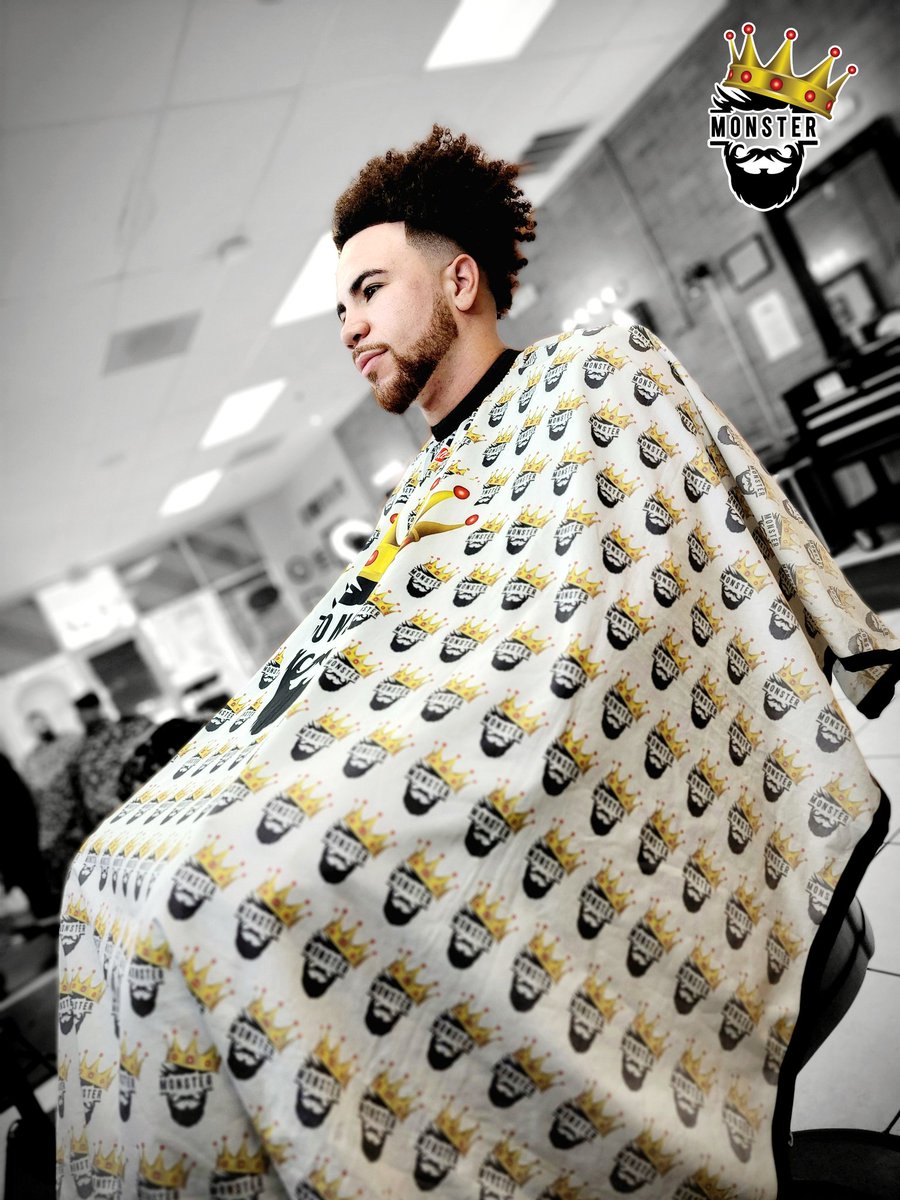 MonsterThaBarb1's tweet image. Look who came thru to show some luv and get #UCFresh ...til next time brodie! @zaybowser #UCF #changinglivesonehaircutatatime #gamedayFRESH #KnightNation #GKCO #Knightmare #Content #Orlando #Florida #BOOM #TheFutureofCollegeFootball