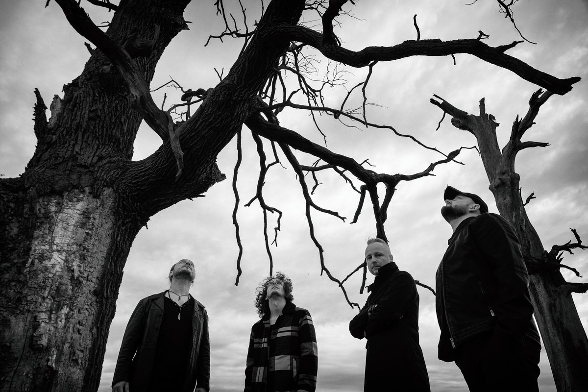 "The eternal kingdom of self-delusion" - premiere of the new album on April 22nd. 12 new tracks and 10 of them in gig set list. Live pre-premiere? Sounds pretty good, right? 🙂 Get your tickets here:
➡ goout.net/pl/glasspop/pz…