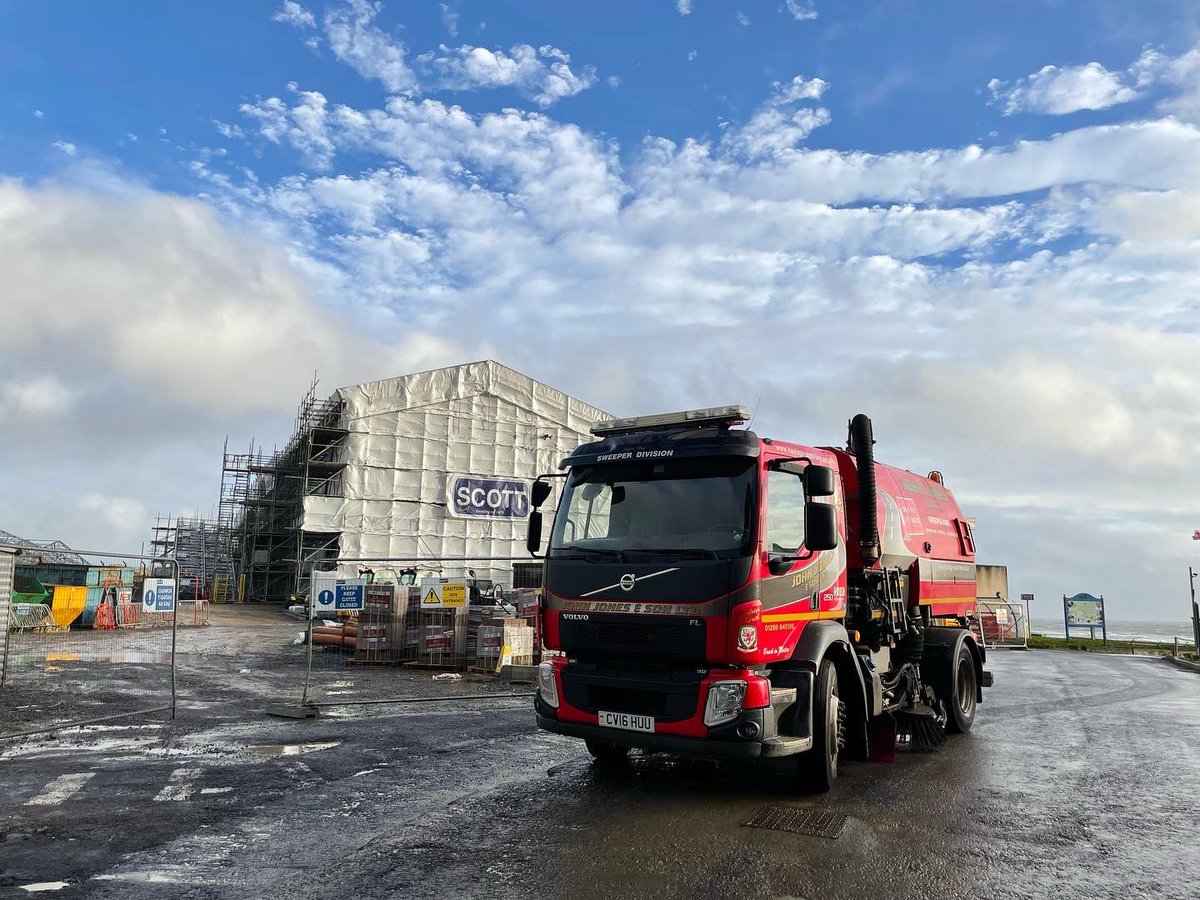 JJ_tippertrucks's tweet photo. Keeping the car park and access road clean at the Pendine Tourism Attractor Project #roadsweeper #Pendine #sendforJJ https://t.co/dkpZRzqmFO