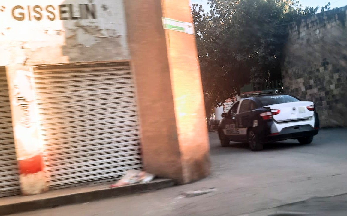 SergioElMayor's tweet photo. Con #patrullas 🚔 cuachurecas y grafiteadas es como en #Jojutla #Morelos combaten la delincuencia. Cajuelas amarradas con lazos y otras escurridas de pintura. Esta es la realidad en la que trabajan los policías #AdornarNoEsGobernar @chuchocastillo @MochicuaniMx @AristeguiOnline https://t.co/HoH43glJ2H